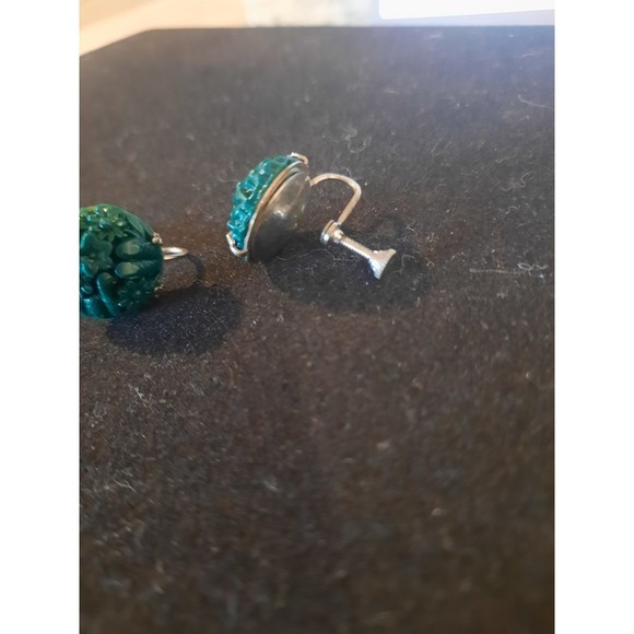 Vintage Screwback Earrings Green Carved - Picture 4 of 6